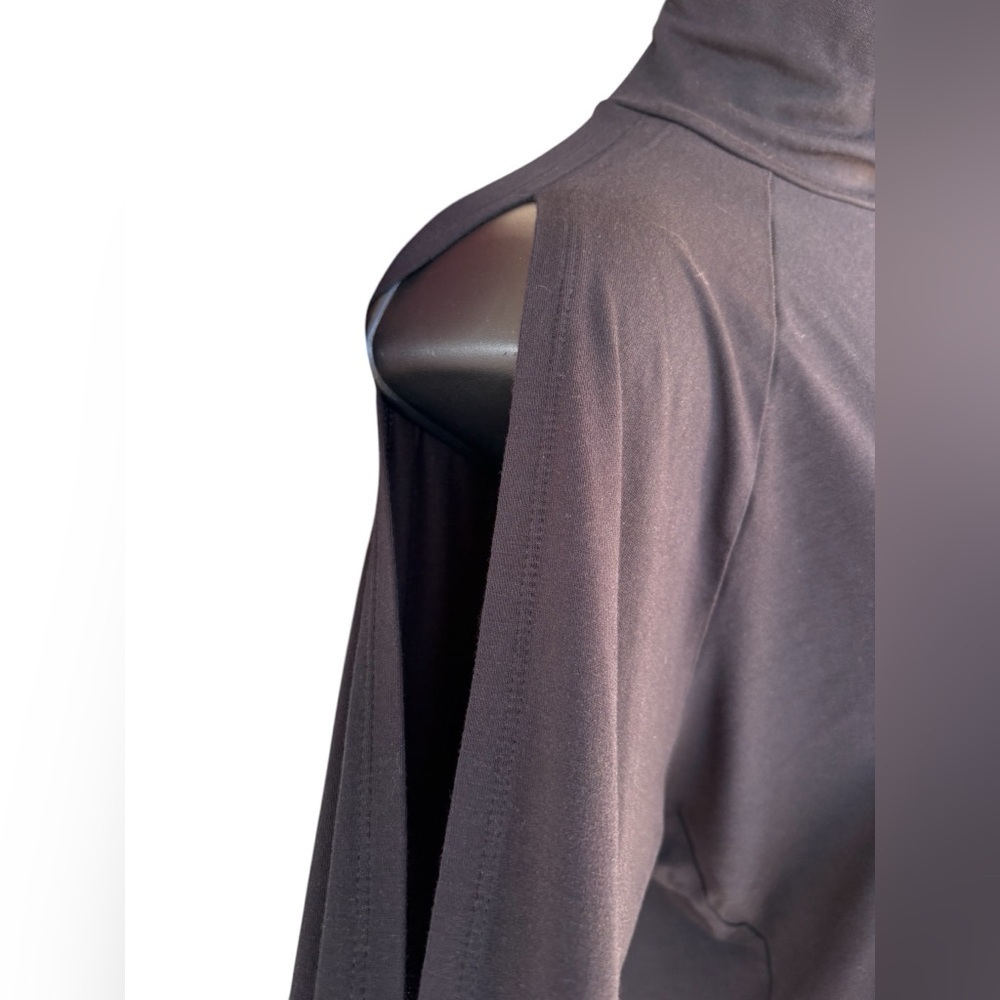 Athleta women’s cold shoulder turtleneck long sleeve black top size M preloved - Picture 7 of 11